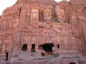 La Tumba Corintia en Petra